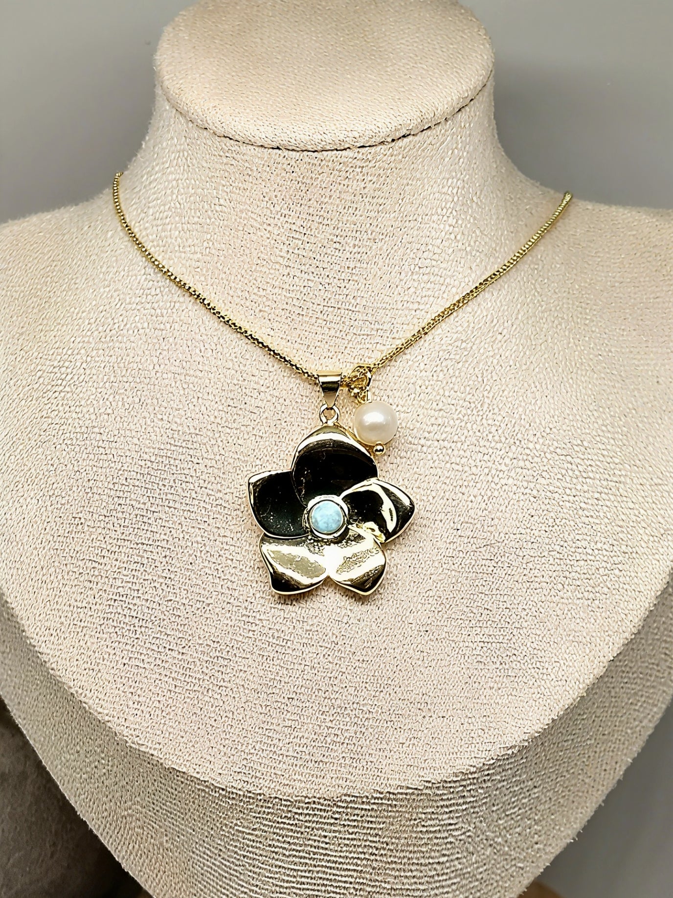 Cadena Flor con Larimar