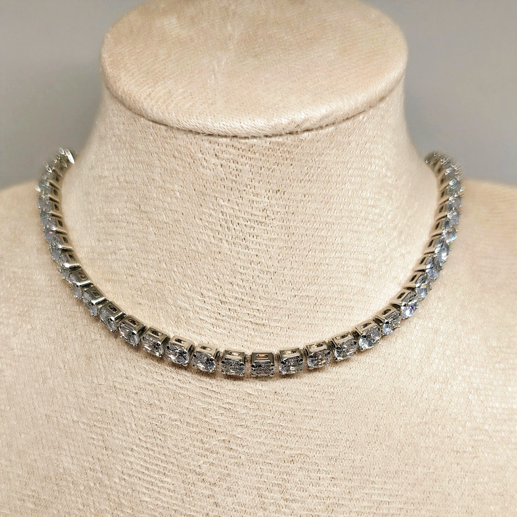 Choker Zircon