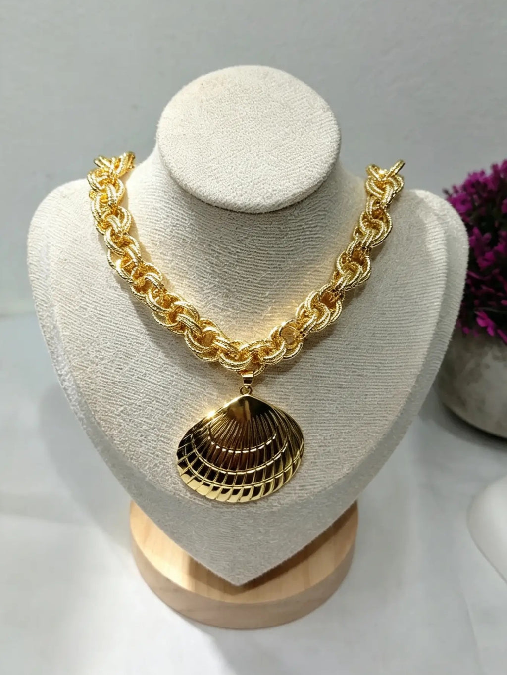 Collar Bright Clam